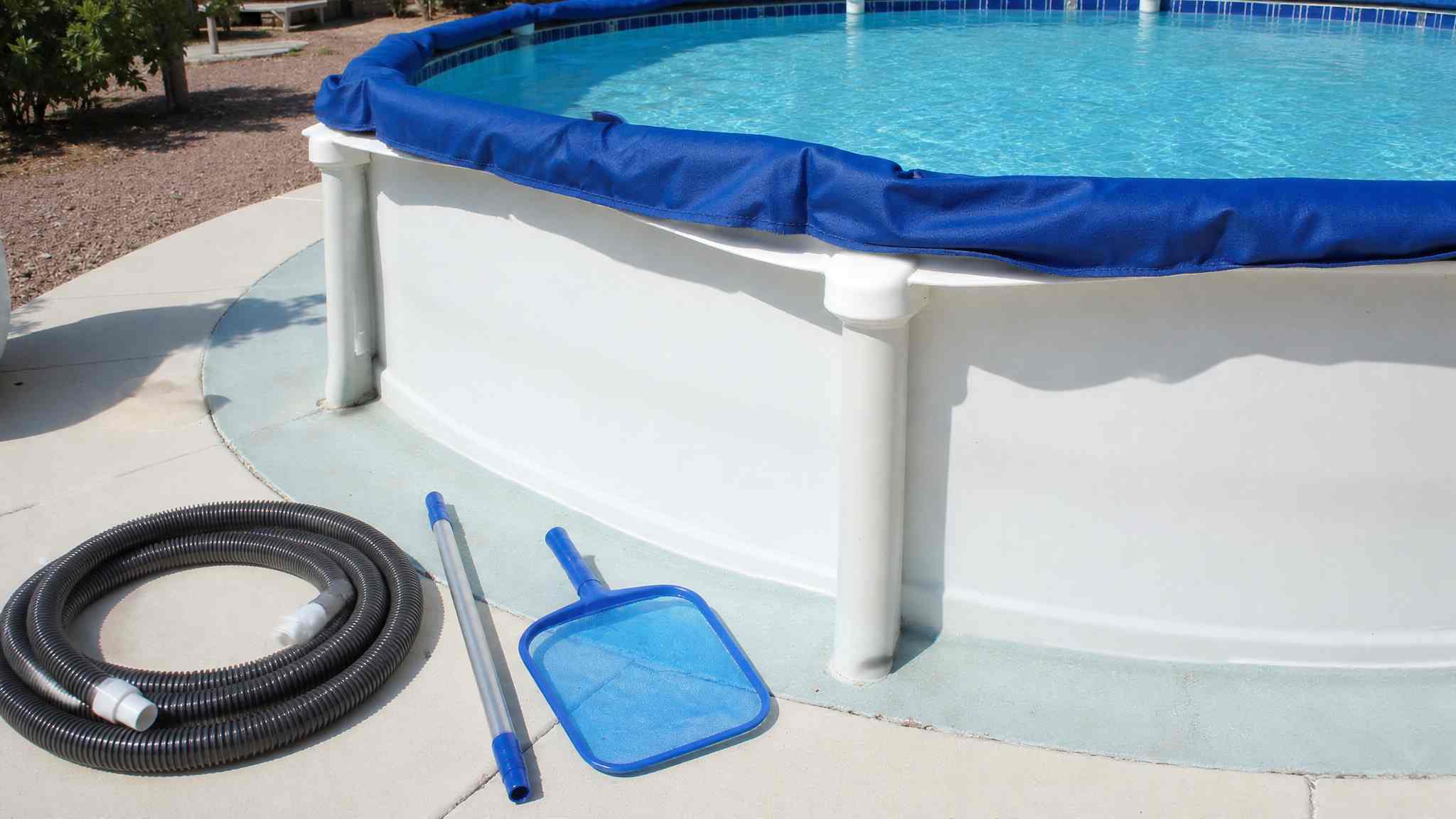 sand from base settles and concentrates near liner edge